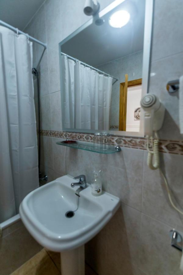 Hostal San Ramon Marbella Bagian luar foto