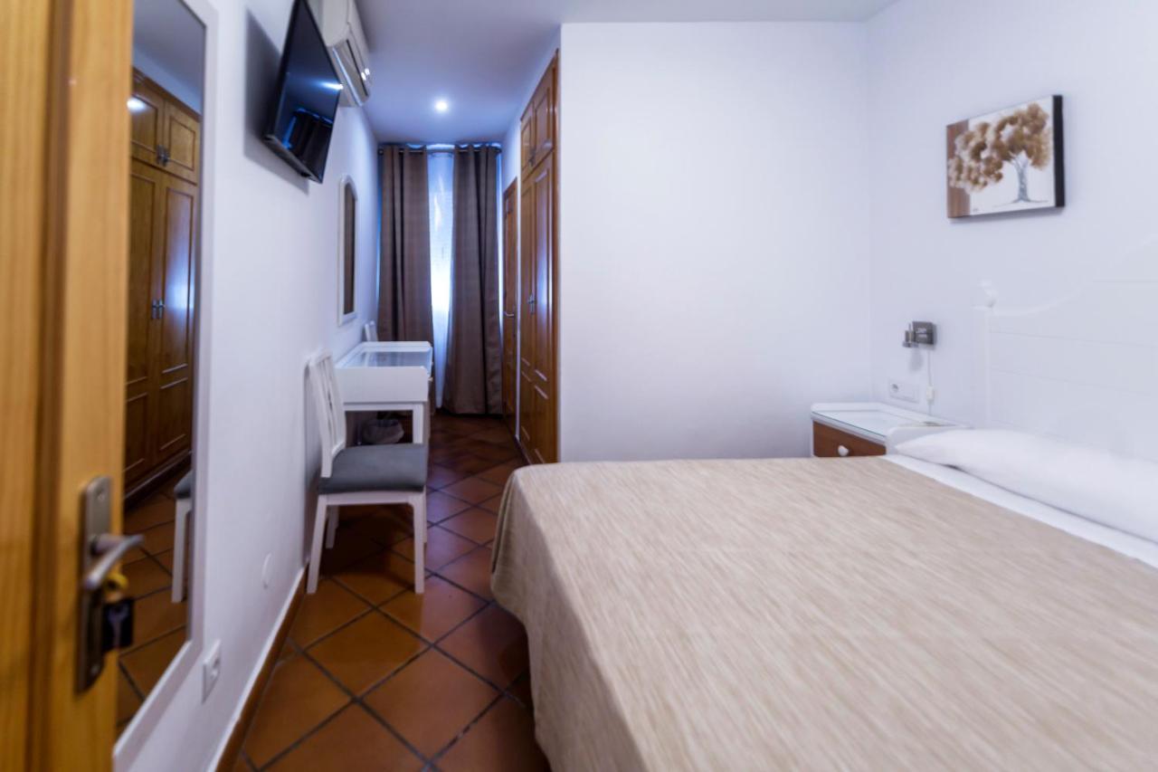 Hostal San Ramon Marbella Bagian luar foto