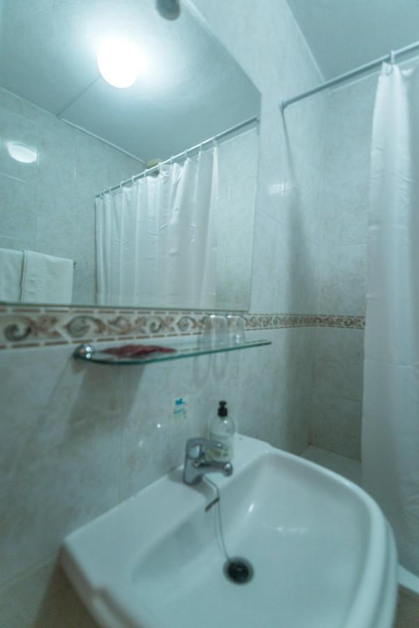 Hostal San Ramon Marbella Bagian luar foto